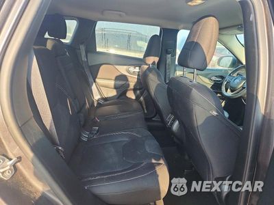 Zdjęcie 11 z 13 samochodu: 2015 JEEP CHEROKEE LATITUDE VIN:1C4PJMCS3FW649488 - miniatura