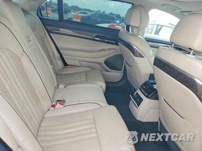 Zdjęcie 10 z 12 samochodu: 2017 GENESIS G90 PREMIUM VIN:KMHG34JA6HU026302 - miniatura