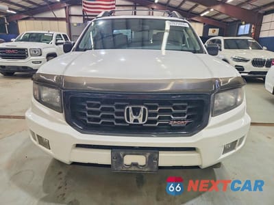 Piąte zdjęcie samochodu w środku: 2014 HONDA RIDGELINE SPORT VIN:5FPYK1F77EB009706 - miniatura