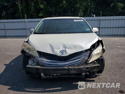 Piąte zdjęcie samochodu w środku: 2017 TOYOTA SIENNA XLE 8-PASSENGER VIN:5TDYZ3DC0HS842165 - miniatura
