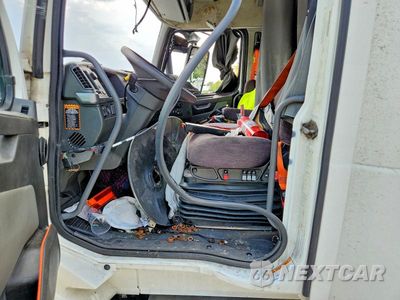 Zdjęcie 7 z 14 samochodu: 2021 VOLVO VNL SEMI TRUCK VIN:4V4NC9EHXMN600571 - miniatura