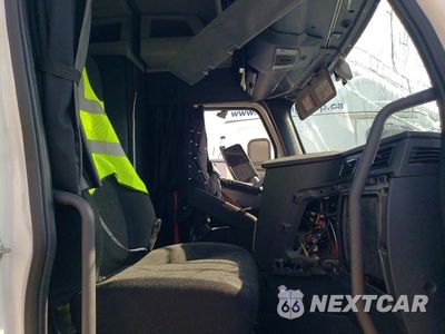 Zdjęcie 7 z 13 samochodu: 2019 FREIGHTLINER CASCADIA 116 SEMI TRUCK VIN:3AKJHPDV4KSKM2798 - miniatura