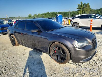 Czwarte zdjęcie samochodu z boku: 2015 CHRYSLER 300 S VIN:2C3CCABT3FH818381 - miniatura