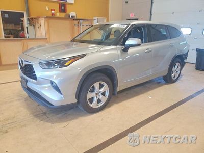 2022 TOYOTA HIGHLANDER LE 5TDBZRBHXNS560666 - główne zdjęcie licytacji z USA - miniatura