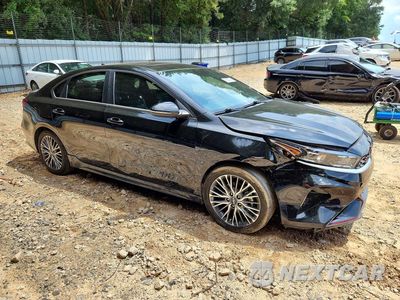 Czwarte zdjęcie samochodu z boku: 2022 KIA FORTE GT LINE VIN:3KPF54AD9NE490120 - miniatura