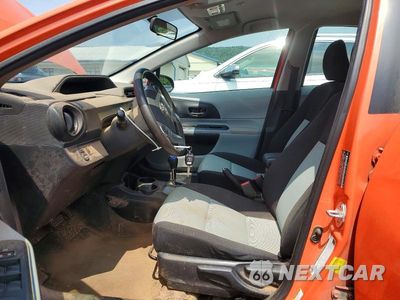 Zdjęcie 7 z 12 samochodu: 2013 TOYOTA PRIUS C TWO VIN:JTDKDTB36D1036118 - miniatura