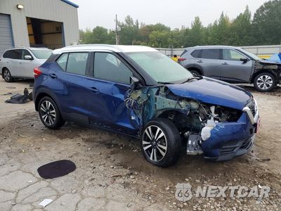 Czwarte zdjęcie samochodu z boku: 2020 NISSAN KICKS SV VIN:3N1CP5CVXLL574435 - miniatura