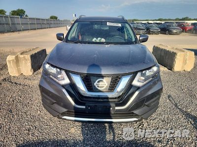 Piąte zdjęcie samochodu w środku: 2017 NISSAN ROGUE SV VIN:KNMAT2MV7HP582078 - miniatura