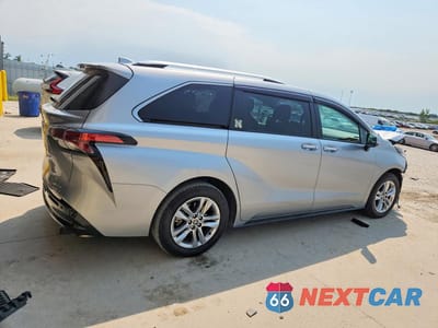 Trzecie zdjęcie samochodu z tyłu: 2023 TOYOTA SIENNA LIMITED 7-PASSENGER VIN:5TDZSKFC3PS082554 - miniatura
