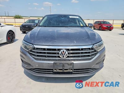 Piąte zdjęcie samochodu w środku: 2020 VOLKSWAGEN JETTA SEL VIN:3VWE57BU0LM082911 - miniatura