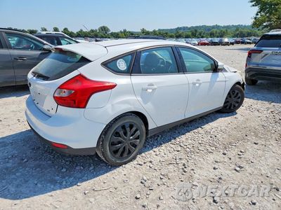 Trzecie zdjęcie samochodu z tyłu: 2012 FORD FOCUS SE VIN:1FAHP3K24CL337813 - miniatura