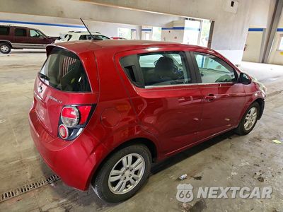 Trzecie zdjęcie samochodu z tyłu: 2013 CHEVROLET SONIC LT VIN:1G1JC6SG6D4121390 - miniatura