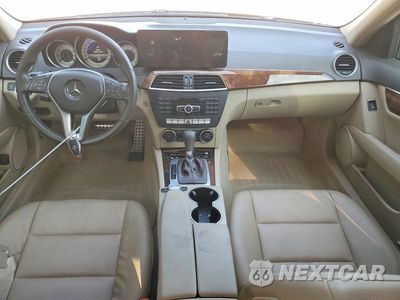 Zdjęcie 8 z 13 samochodu: 2014 MERCEDES-BENZ C 250 VIN:WDDGF4HB7ER307894 - miniatura