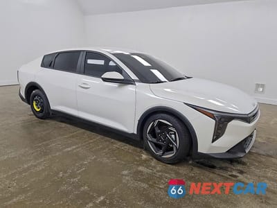 Czwarte zdjęcie samochodu z boku: 2026 KIA K4 EX VIN:3KPFU4DE8TE313241 - miniatura