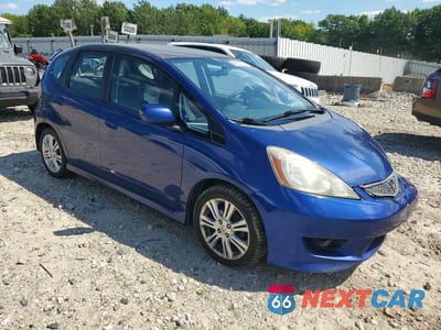Czwarte zdjęcie samochodu z boku: 2010 HONDA FIT SPORT VIN:JHMGE8H43AS025646 - miniatura