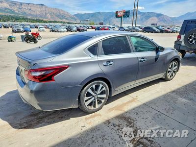 Trzecie zdjęcie samochodu z tyłu: 2017 NISSAN ALTIMA 2.5 SR VIN:1N4AL3AP4HC133272 - miniatura