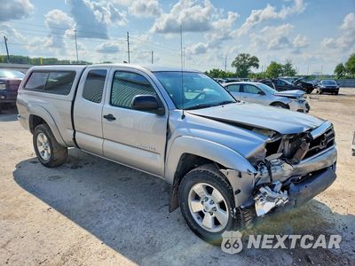 Czwarte zdjęcie samochodu z boku: 2014 TOYOTA TACOMA V6 VIN:5TFUU4EN5EX089144 - miniatura