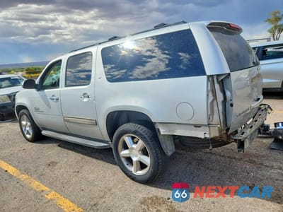 Drugie zdjęcie samochodu z przodu: 2010 CHEVROLET SUBURBAN K1500 LT VIN:1GNUKJE30AR273450 - miniatura