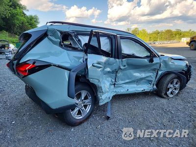 Trzecie zdjęcie samochodu z tyłu: 2023 TOYOTA RAV4 HYBRID XLE VIN:JTMRWRFV2PD204153 - miniatura