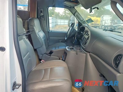 Piąte zdjęcie samochodu w środku: 2004 FORD ECONOLINE E450 SUPER DUTY CUTAWAY VAN VIN:1FDXE45S04HB49769 - miniatura