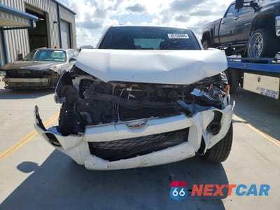 Piąte zdjęcie samochodu w środku: 2019 TOYOTA 4RUNNER SR5 VIN:JTEBU5JR9K5645416 - miniatura