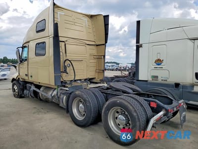 Drugie zdjęcie samochodu z przodu: 2020 VOLVO VNL SEMI TRUCK VIN:4V4NC9EH2LN249444 - miniatura