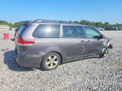Trzecie zdjęcie samochodu z tyłu: 2014 TOYOTA SIENNA LE VIN:5TDKK3DC3ES513045 - miniatura