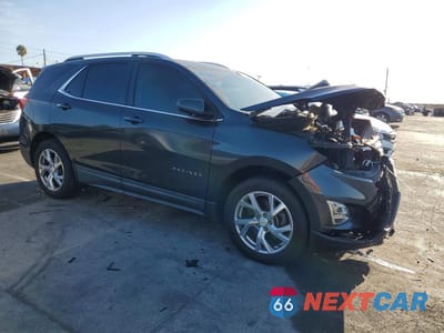 Czwarte zdjęcie samochodu z boku: 2018 CHEVROLET EQUINOX LT VIN:2GNAXKEX2J6153884 - miniatura