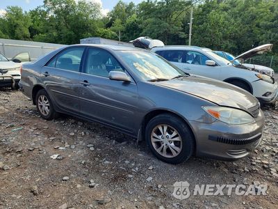 Czwarte zdjęcie samochodu z boku: 2004 TOYOTA CAMRY LE V6 VIN:4T1BF32K14U587150 - miniatura