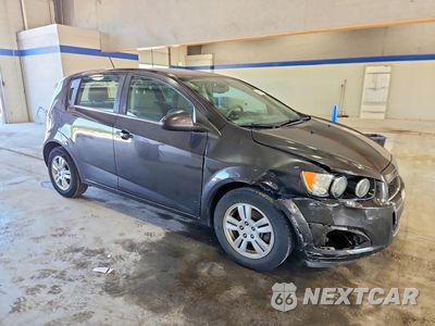 Czwarte zdjęcie samochodu z boku: 2015 CHEVROLET SONIC LT VIN:1G1JC6SH5F4124440 - miniatura