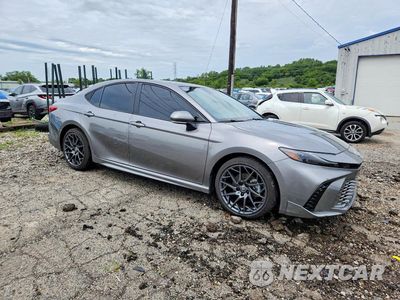 Czwarte zdjęcie samochodu z boku: 2025 TOYOTA CAMRY XSE VIN:4T1DBADK3SU533660 - miniatura