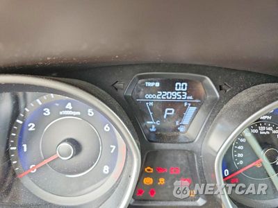 Zdjęcie 9 z 12 samochodu: 2012 HYUNDAI ELANTRA GLS VIN:5NPDH4AE9CH108510 - miniatura