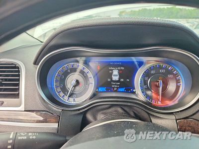 Zdjęcie 9 z 13 samochodu: 2019 CHRYSLER 300 LIMITED VIN:2C3CCAEG7KH705915 - miniatura