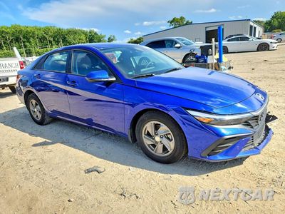 Czwarte zdjęcie samochodu z boku: 2024 HYUNDAI ELANTRA SE VIN:KMHLL4DG8RU819360 - miniatura