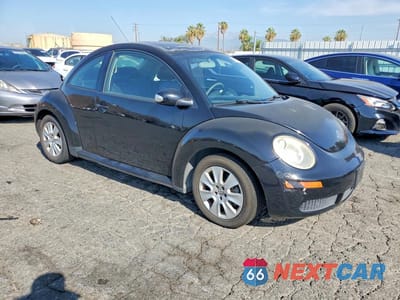 Czwarte zdjęcie samochodu z boku: 2009 VOLKSWAGEN NEW BEETLE S VIN:3VWRG31C49M513420 - miniatura