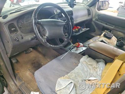 Zdjęcie 8 z 13 samochodu: 2000 FORD EXPLORER XLT VIN:1FMZU83P8YUB83652 - miniatura