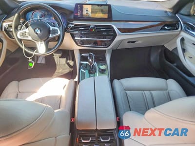 Zdjęcie 8 z 12 samochodu: 2018 BMW M550XI VIN:WBAJB9C5XJB035853 - miniatura