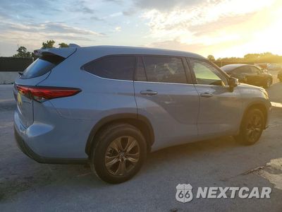 Trzecie zdjęcie samochodu z tyłu: 2022 TOYOTA HIGHLANDER HYBRID BRONZE EDITION VIN:5TDAARAH2NS514429 - miniatura
