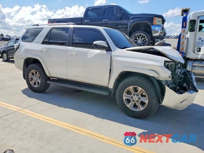 Czwarte zdjęcie samochodu z boku: 2019 TOYOTA 4RUNNER SR5 VIN:JTEBU5JR9K5645416 - miniatura