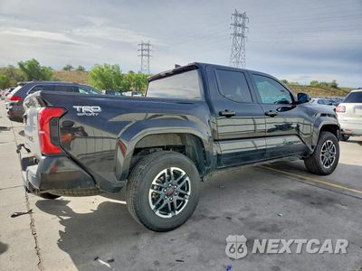 Trzecie zdjęcie samochodu z tyłu: 2025 TOYOTA TACOMA TRD SPORT VIN:3TMLB5JN9SM140501 - miniatura