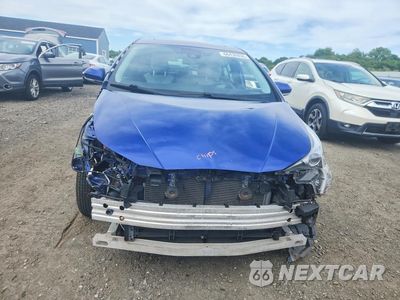 Piąte zdjęcie samochodu w środku: 2017 TOYOTA PRIUS THREE VIN:JTDKARFU4H3048700 - miniatura