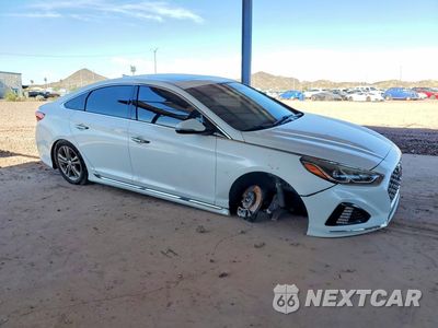 Czwarte zdjęcie samochodu z boku: 2018 HYUNDAI SONATA SPORT VIN:5NPE34AF7JH684881 - miniatura