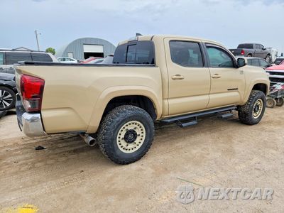 Trzecie zdjęcie samochodu z tyłu: 2018 TOYOTA TACOMA SR5 V6 VIN:5TFAZ5CN1JX066807 - miniatura