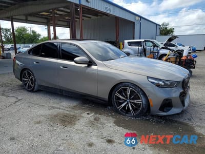 Czwarte zdjęcie samochodu z boku: 2025 BMW 530 I VIN:WBA43FJ00SCU10158 - miniatura