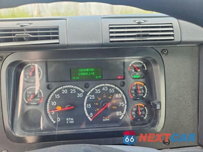 Zdjęcie 9 z 13 samochodu: 2016 FREIGHTLINER CASCADIA 113 VIN:3AKBGADV1GDHE0214 - miniatura