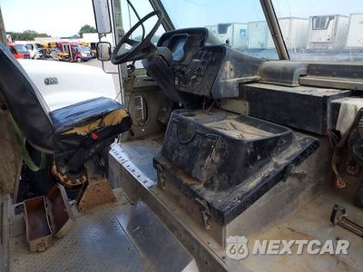 Zdjęcie 8 z 12 samochodu: 2011 FREIGHTLINER MT55 CHASSIS DELIVERY TRUCK VIN:4UZAARDU5BCBE5291 - miniatura