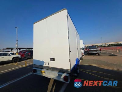 Czwarte zdjęcie samochodu z boku: 2023 FORD ECONOLINE E350 SUPER DUTY CUTAWAY VAN VIN:1FDWE3FK9PDD08532 - miniatura