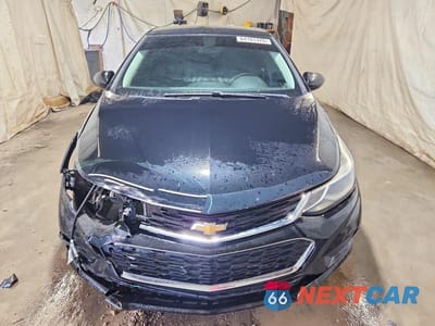 Piąte zdjęcie samochodu w środku: 2018 CHEVROLET CRUZE LT VIN:1G1BE5SM1J7140504 - miniatura