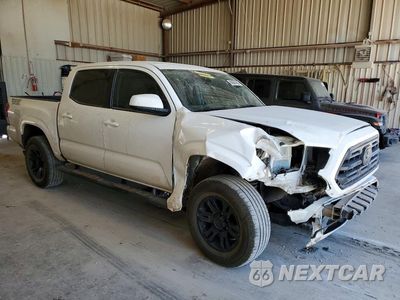 Czwarte zdjęcie samochodu z boku: 2019 TOYOTA TACOMA SR V6 VIN:5TFCZ5AN5KX173324 - miniatura