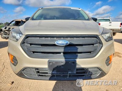 Piąte zdjęcie samochodu w środku: 2018 FORD ESCAPE S VIN:1FMCU0F79JUB72135 - miniatura